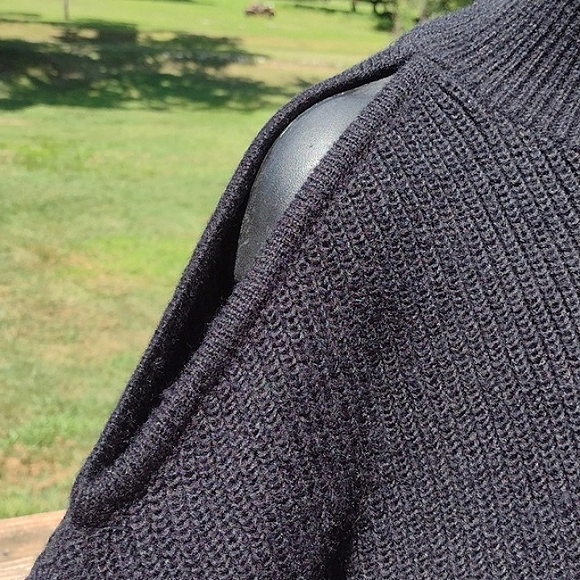 VENUS Black Long Sleeve Cold Shoulder Mock Neck Sweater Size Medium - Picture 2 of 9